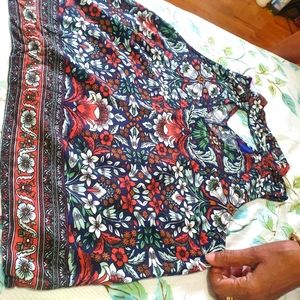 Beautiful Floral top. Perfect for Summer!